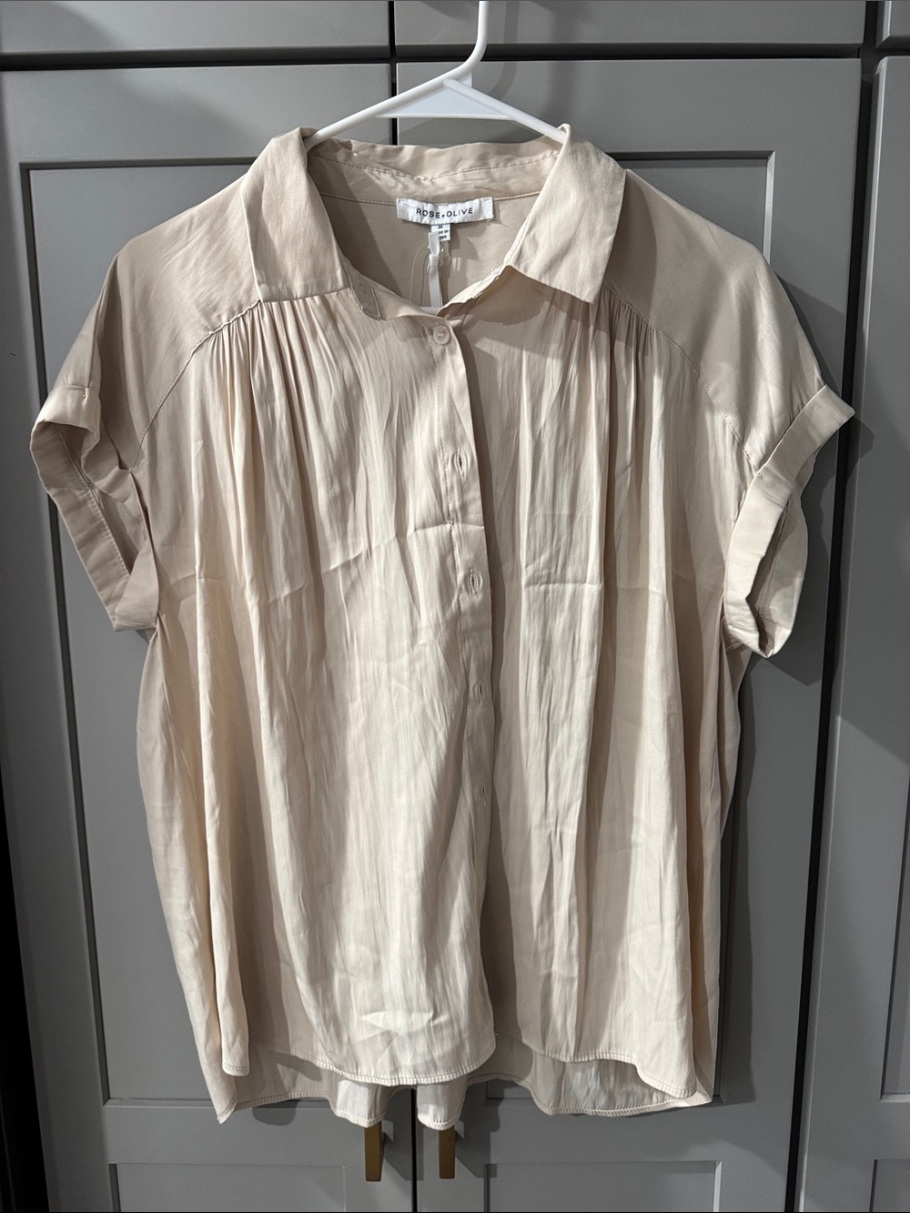 NWT rose + olive tan button down collar blouse M